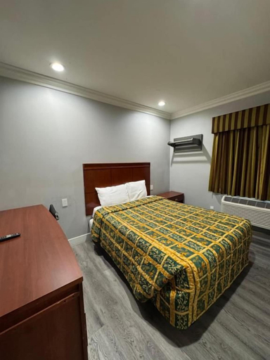 Room 3, Moonlight Inn, Los Angeles