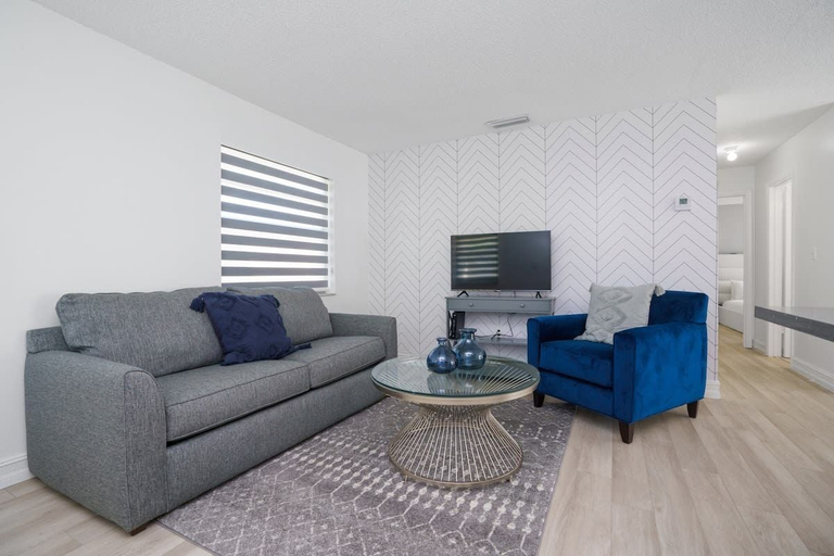 Primary image, Cozy Blue Door Duplex, Central in Cutler Bay, Miami-Dade
