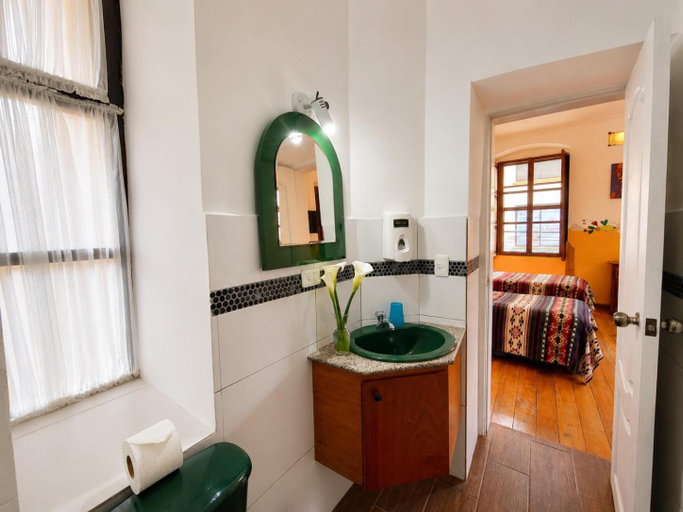 Bathroom 3, Hostal Riviera Sucre, Otavalo