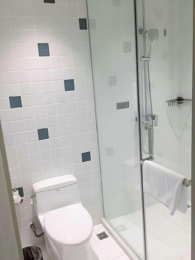 Bathroom 3, Magnotel Haikou Chengmai Software Center, Hainan