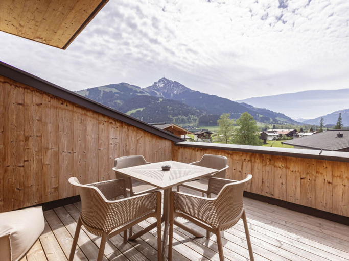 Outdoor dining, Penthouse With 2 Bedrooms, Kitzbühel