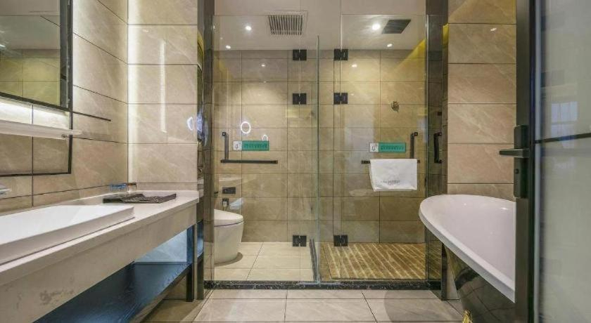 Bathroom 4, Xana Lite Hotelle Yan'an Baota Mountain, Yan'an