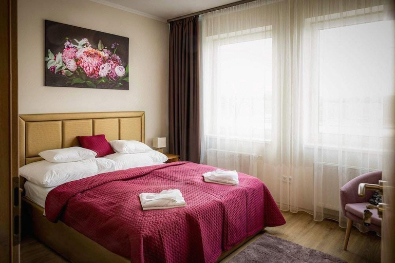Bedroom 4, Land-Plan Hotel, Győr