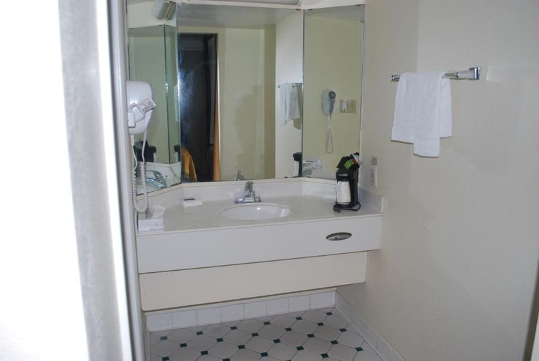 Bathroom 5, Heritage Inn and Suits, San Bernardino