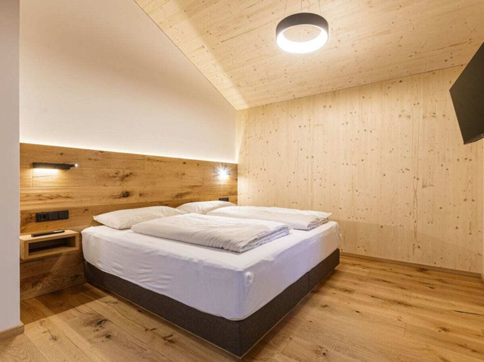 Room 2, Superior Chalet #10 With Sauna & Hot Tub, Murau