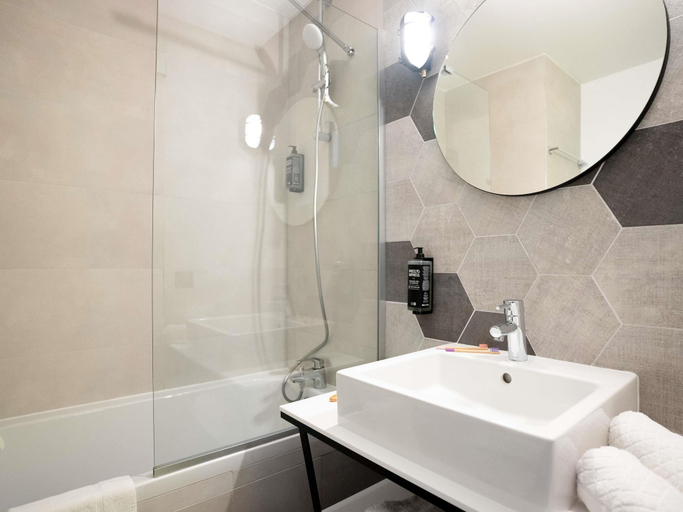 Bathroom 5, ibis Styles Strasbourg Nord Palais des Congrès, Bas-Rhin