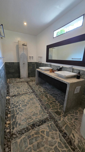 Bathroom 3, Cabilao Sanctuary Beach & Dive Resort, Loon
