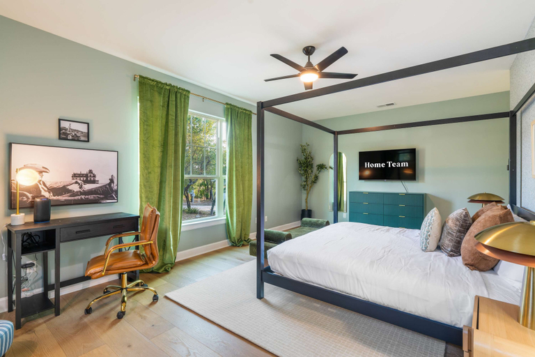 Room 4, Dink Dip Dream - Pickleball - Pool - Putt Putt, Hays