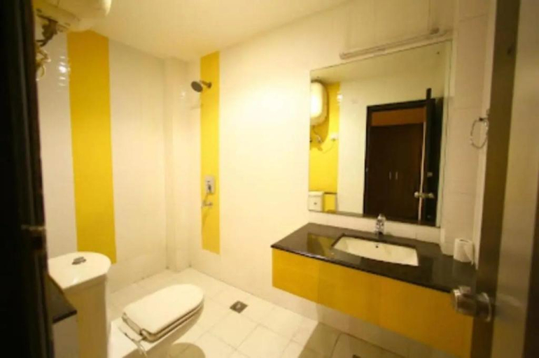 Bathroom, Hotel Dev Residency - Delhi Airport, Delhi