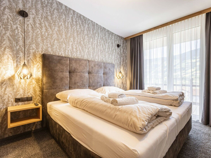 Room 4, Apartment in Fugen With Swimming Pool, Schwaz