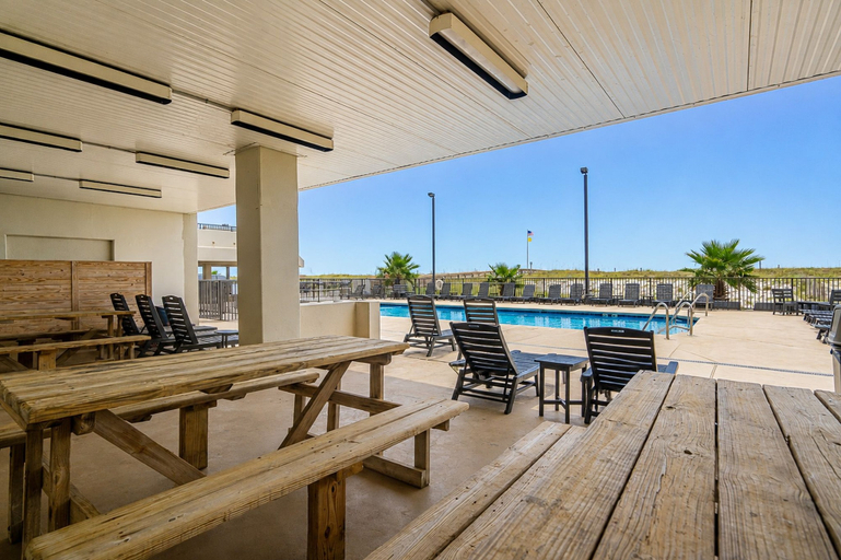 Food & Drinks 4, Island Winds West 470 3 Bedroom Condo, Baldwin