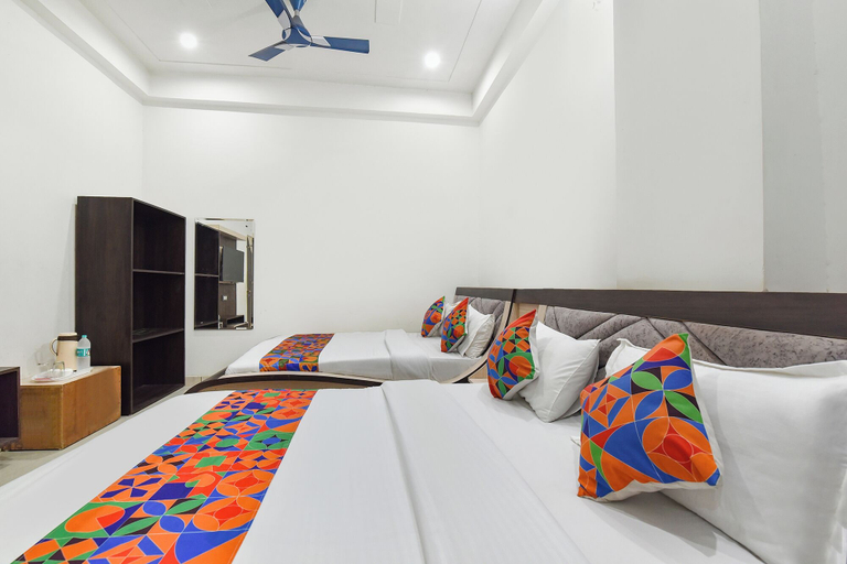Room 5, FabHotel Dev Bhumi, Sikar