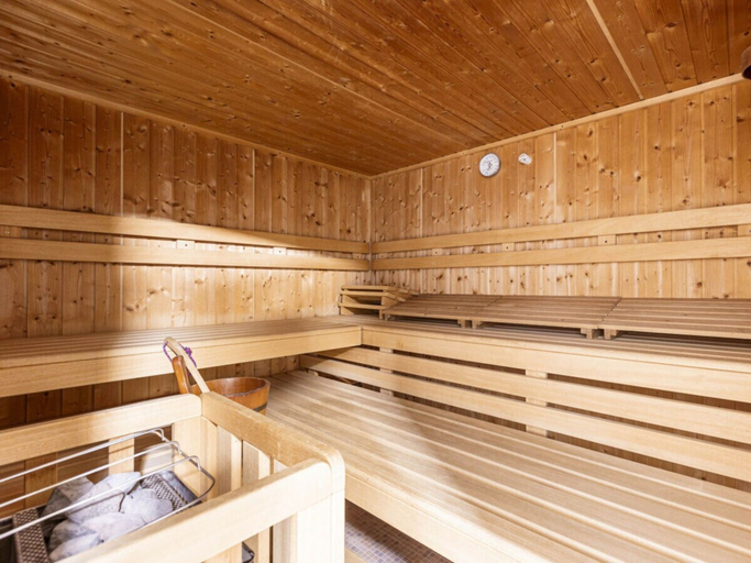 Sauna 4, Apartment in Lermoos With Balcony and Parking, Reutte