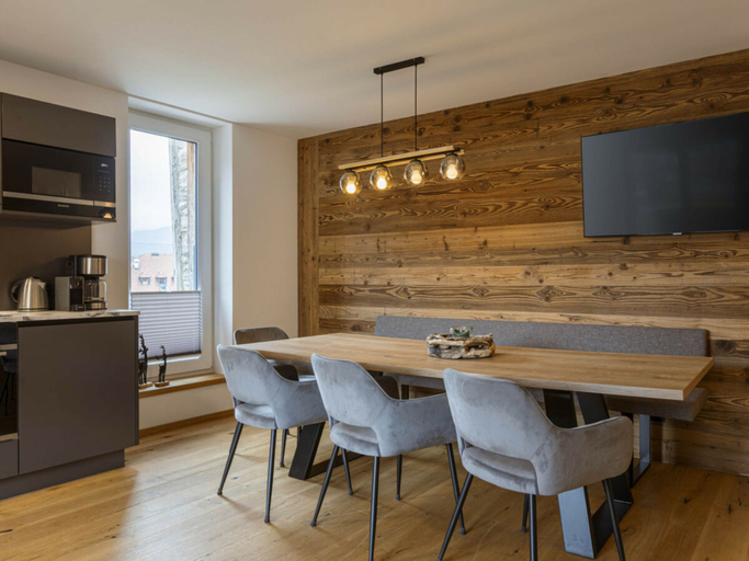 Dining 3, Apartment in Lermoos With Balcony and Parking, Reutte