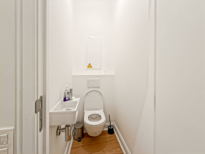 Bathroom 5, Charming 1-bedroom Apartment in Vibrant Ixelles, Brussels, Bruxelles