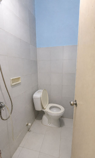 Bathroom 5, Hotel O near TMII formerly Wisma Damai, East Jakarta