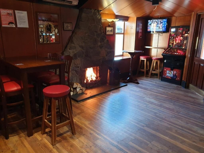Food & Drinks 4, COMMERCIAL HOTEL, Highland