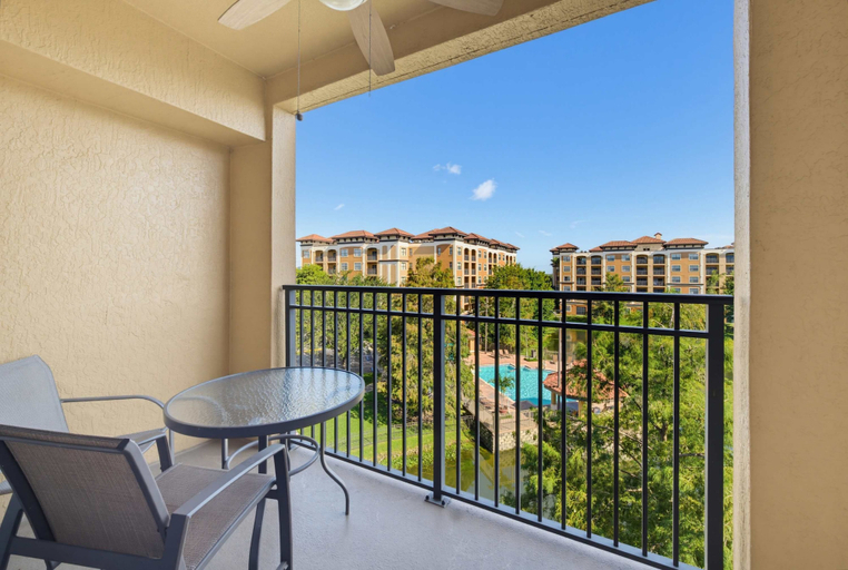 Room 4, Modern 2B Resort Condo Just 8 Minutes to Disney, Orange