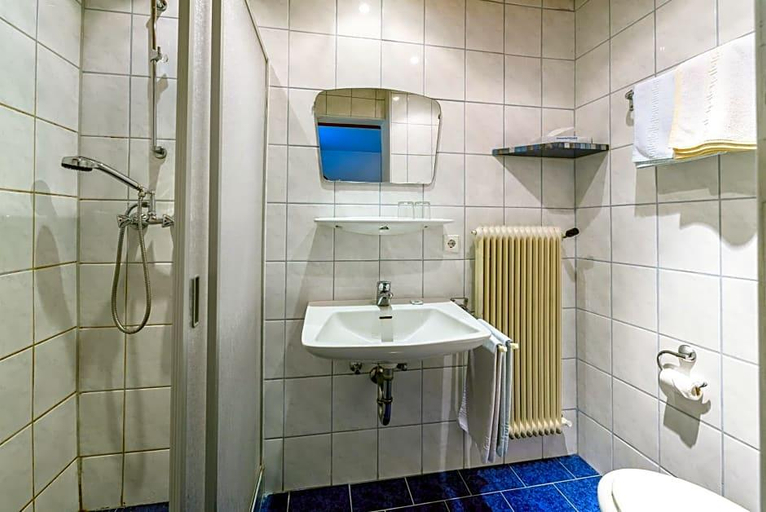 Bathroom 4, Gasthof Taferne, Liezen