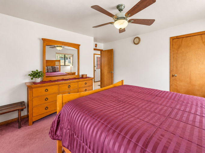 Bedroom 2, Silver Rays, San Bernardino