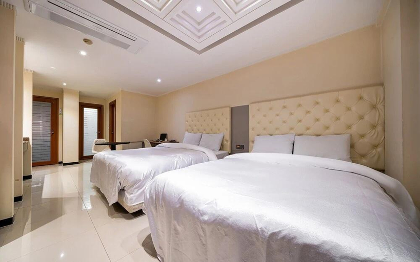 Bedroom 1, Suwon Guun-dong Cinema, Suwon