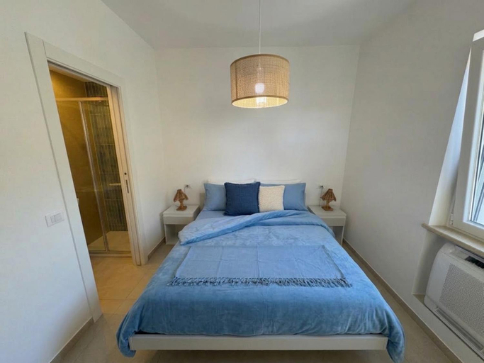 Bedroom, Sunny Room in a cozy Villa, Latina