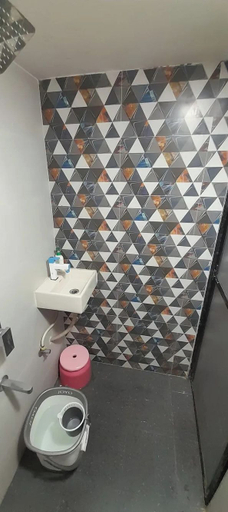 Bathroom 2, Fabhotel Agrawal Bhawan, Mumbai Suburban