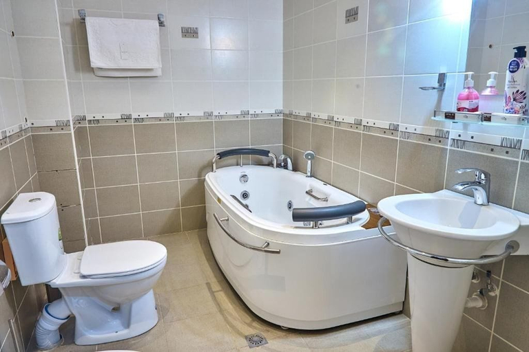 Bathroom 4, Queens Hotel, Tashkent City