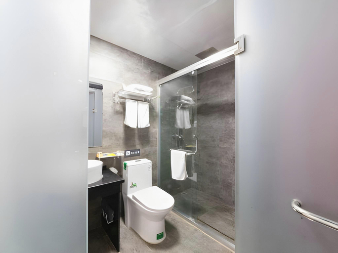 Bathroom 4, 7 Days Inn Xuancheng High-Speed Railway Station, Xuancheng