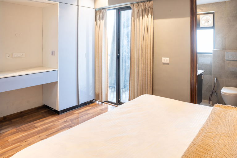 Room 4, Belmont by Redolive 3bhk 30min DLF Cyber City, Gurgaon