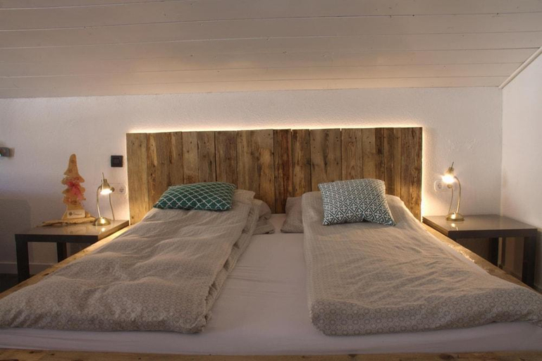 Bedroom 2, Apartment in Bichlbach near Ski Slopes, Reutte