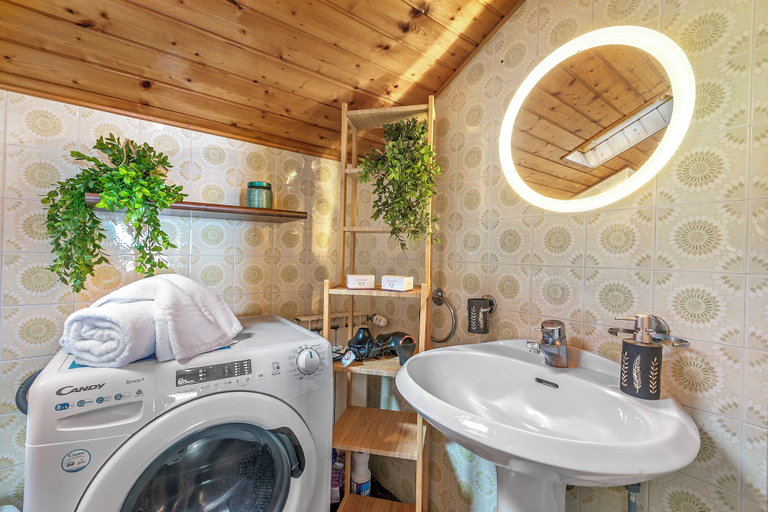 Bathroom 5, La Mansarda Sul Lago: Rustic Attic Studio With Balcony & Parking, Novara