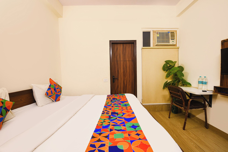 Room 4, Fabhotel Cozi Inn, Gurgaon