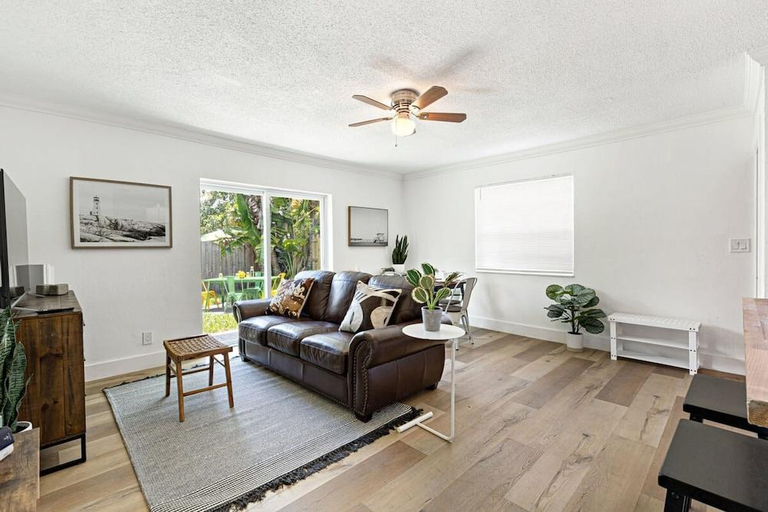 Exterior view 3, Bright and Spacious 2 BR Apartment, Broward