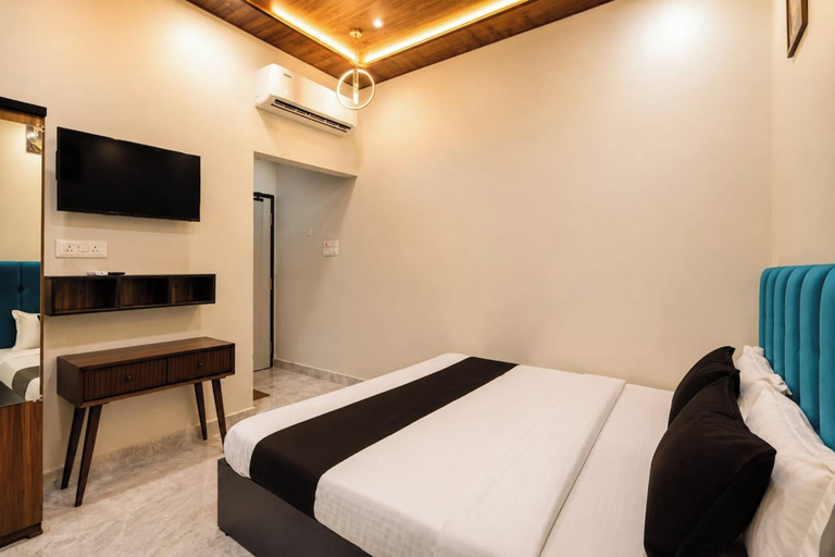 Room 5, Divyam Grand, Varanasi