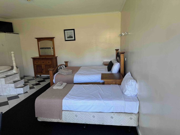 Bedroom 2, Lzay river motor inn, Swan Hill - Central