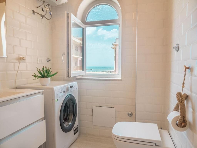 Bathroom 4, Athena Sea Front Apartment, Caserta