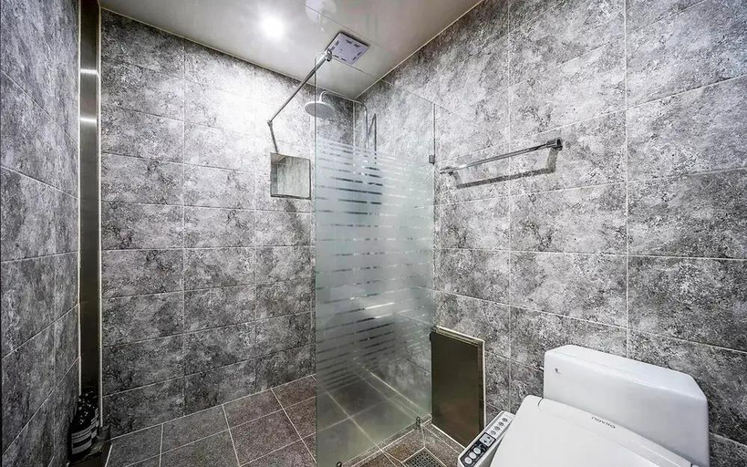 Bathroom 4, Gimhae Samgye Martin, Gimhae