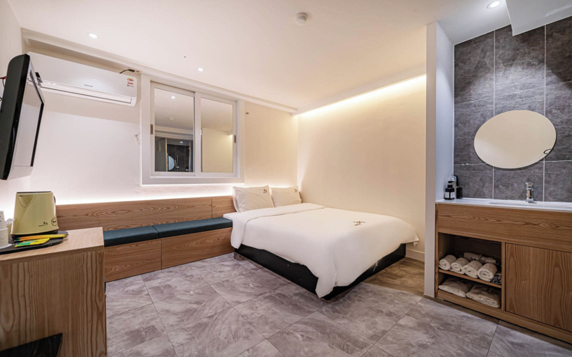 Bedroom 3, Busan Suyeong Bomnal, Suyeong