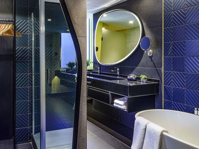 Bathroom 5, Pullman Santiago El Bosque, Santiago