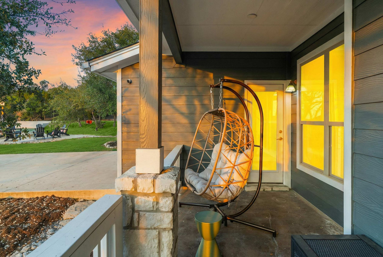 Room 5, Dink Dip Dream - Pickleball - Pool - Putt Putt, Hays
