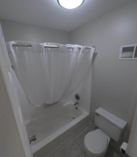 Bathroom 2, Glennville Inn LLC, Tattnall