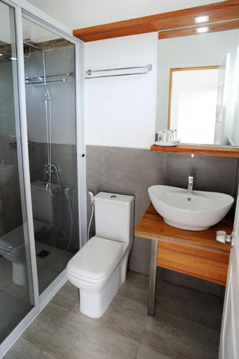 Bathroom 3, Tamarind, Panglao