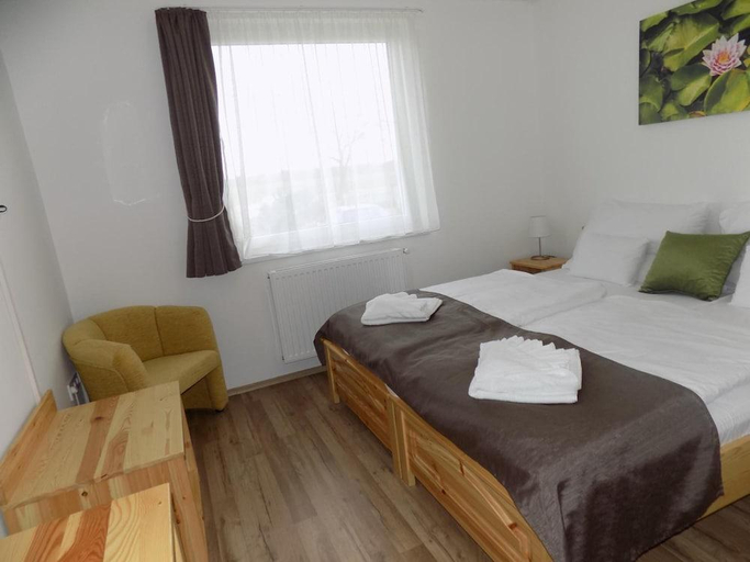 Bedroom 3, Land-Plan Hotel, Győr