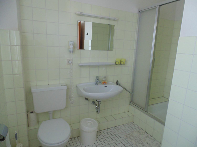 Bathroom 2, Hotel Seehaus, Lippe