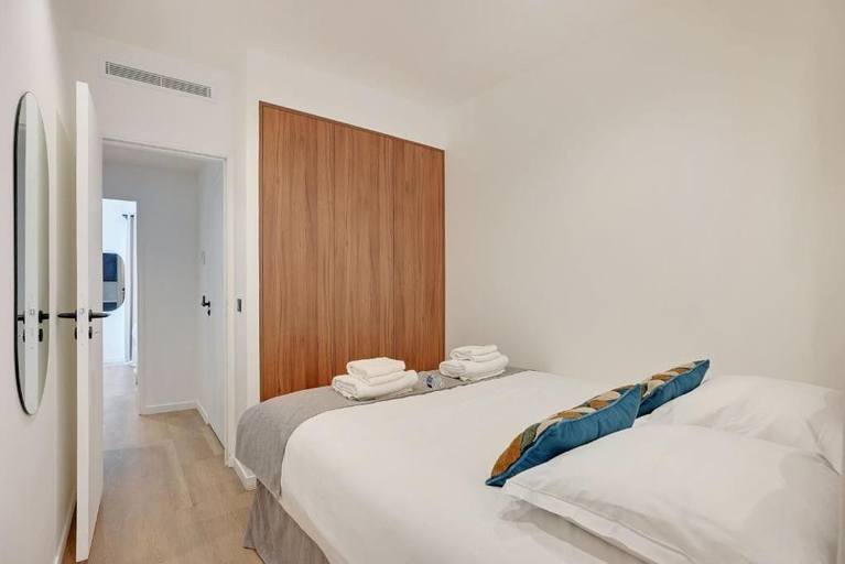 Room 1, Résidence Laffitte, Paris