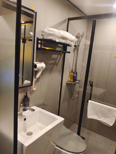 Bathroom 4, 7 Days Inn 261 Shijiazhuang Railway Station West Square, Shijiazhuang
