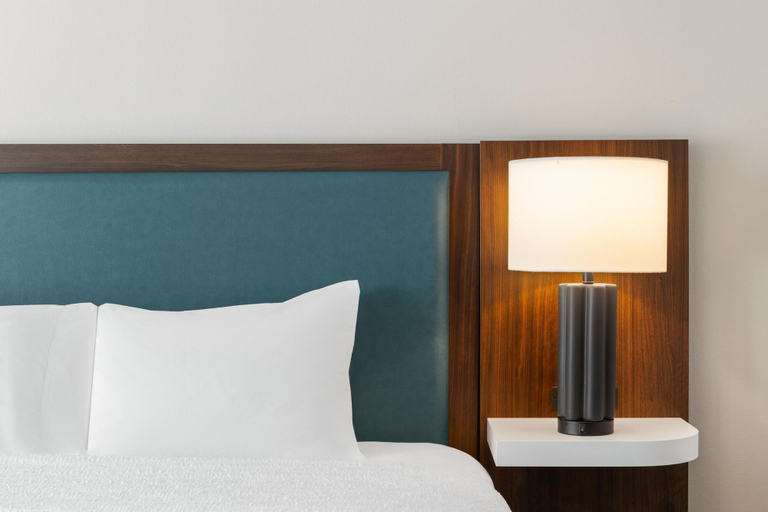 Bedroom 3, Hampton Inn & Suites Bremerton, Kitsap