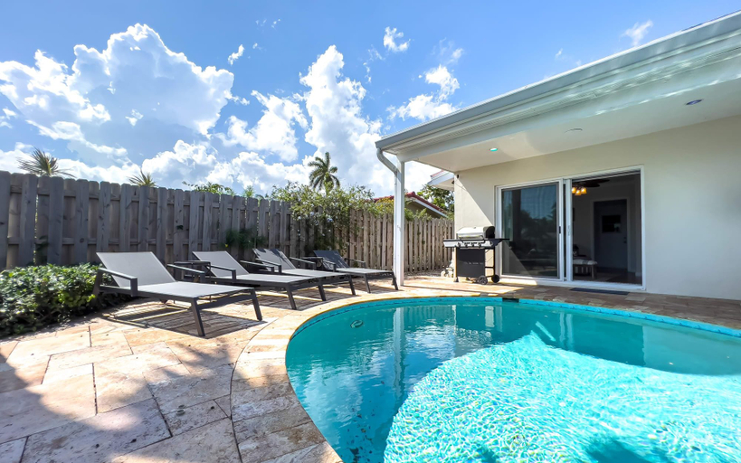 Interior 4, Dockside Daydreams, Cozy, Canal Front With Pool, Broward