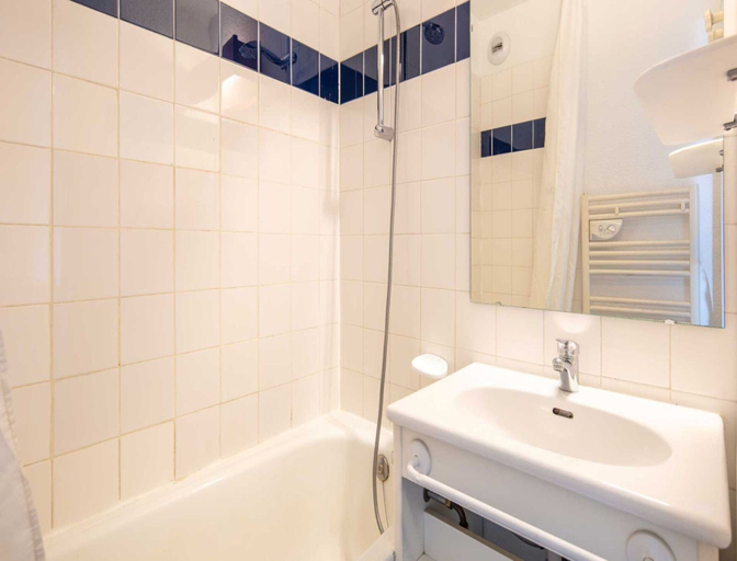 Bathroom, Tignes Mountain Apartment Near Ski Lifts, Savoie